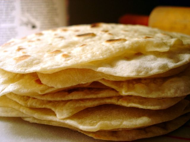 Homemade flour tortillas in a Le Creuset skillet : r/castiron